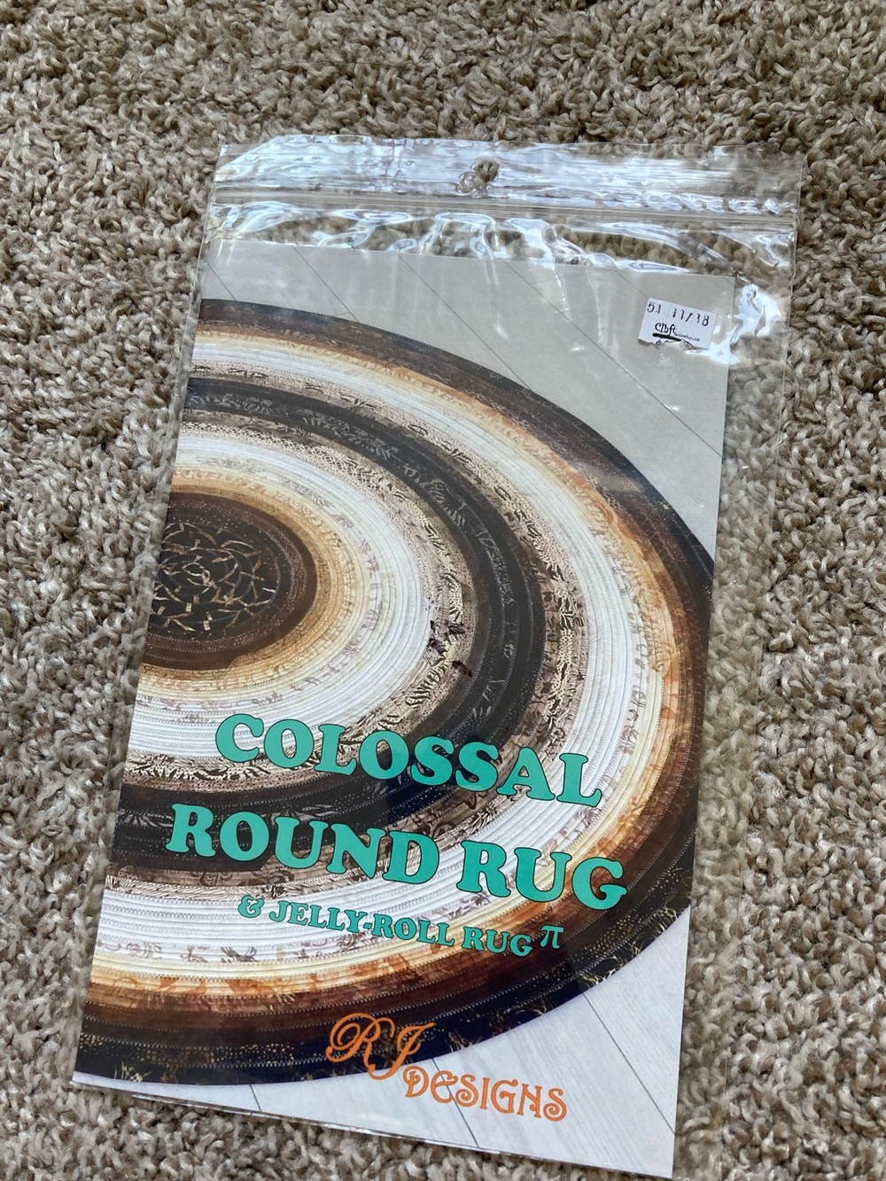 NIP Colossal round rug jelly roll rug pattern instructions